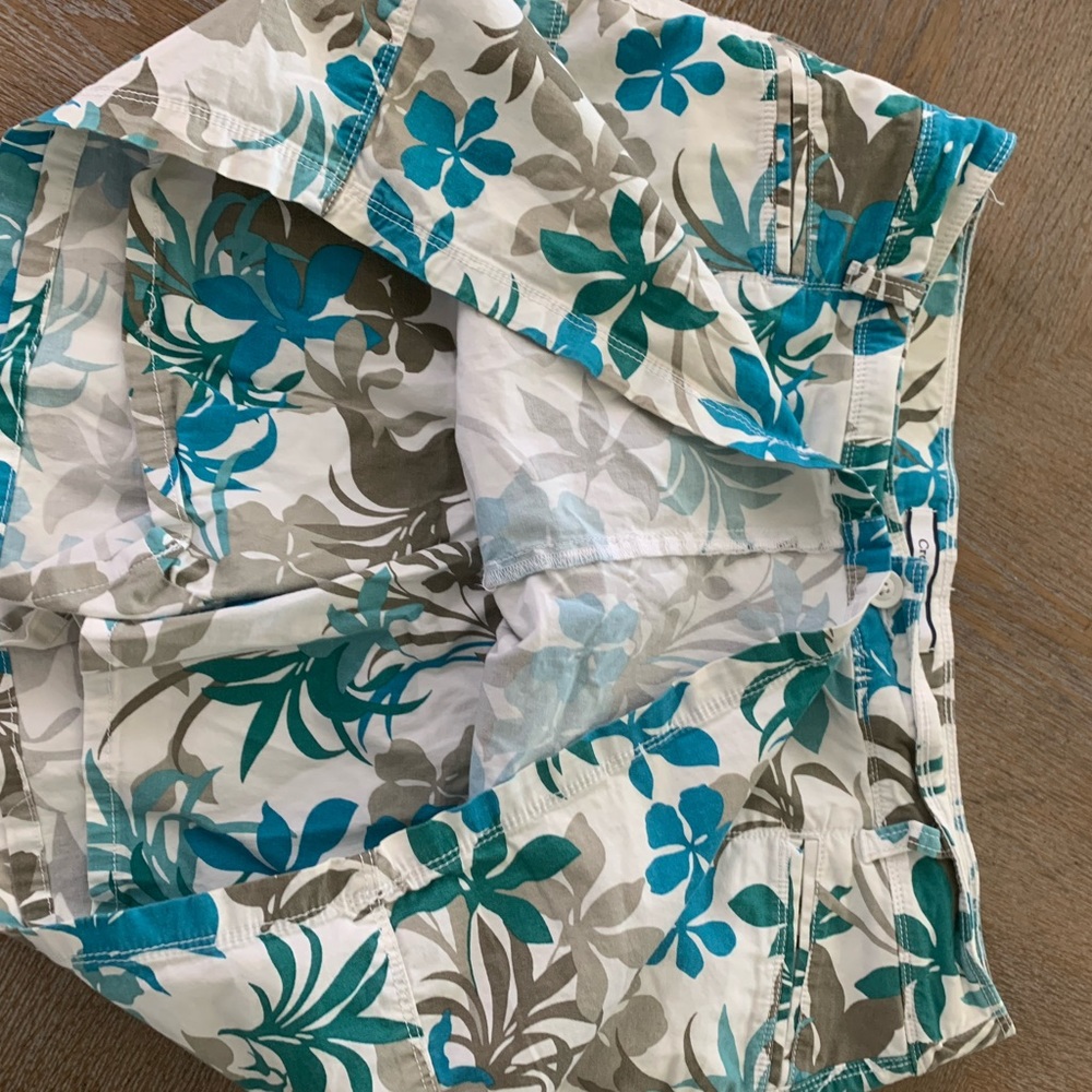 Croft & Barrow White/Blue/Green Floral Mini Skort Sz 16P Waist 36” Length 17” - Picture 4 of 6